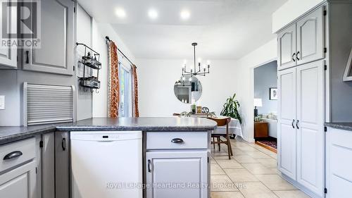 138 Sunset Drive, Goderich (Goderich Town), ON - Indoor Photo Showing Kitchen