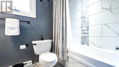 138 Sunset Drive, Goderich (Goderich Town), ON - Indoor Photo Showing Bathroom