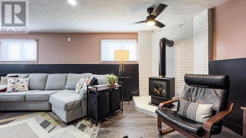 138 Sunset Drive, Goderich (Goderich Town), ON - Indoor Photo Showing Living Room