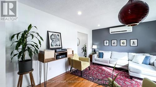 138 Sunset Drive, Goderich (Goderich Town), ON - Indoor Photo Showing Living Room