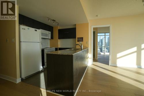 4610 - 15 Fort York Boulevard, Toronto, ON - Indoor Photo Showing Kitchen