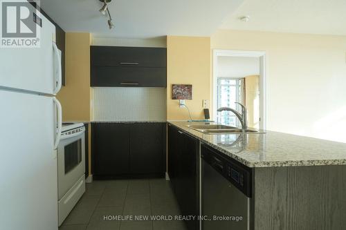 4610 - 15 Fort York Boulevard, Toronto, ON - Indoor Photo Showing Kitchen