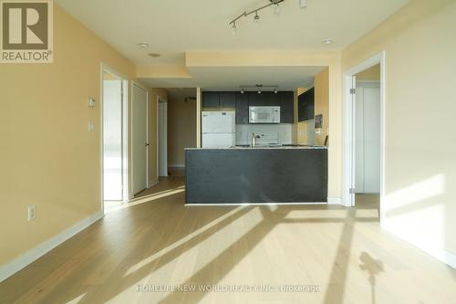 4610 - 15 Fort York Boulevard, Toronto, ON - Indoor Photo Showing Kitchen