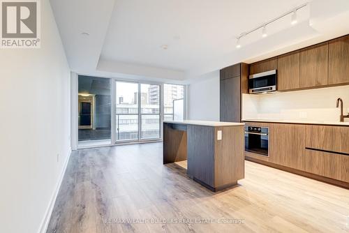 309 - 117 Broadway Avenue N, Toronto, ON - Indoor Photo Showing Kitchen