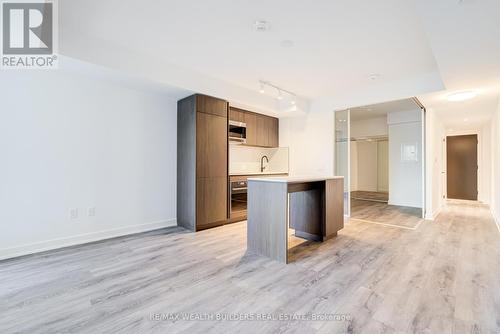 309 - 117 Broadway Avenue N, Toronto, ON - Indoor Photo Showing Kitchen