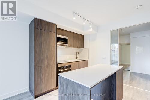 309 - 117 Broadway Avenue N, Toronto, ON - Indoor Photo Showing Kitchen