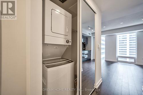 1003 - 234 Simcoe Street, Toronto, ON - Indoor Photo Showing Laundry Room