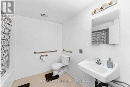 212 - 1800 Simcoe Street N, Oshawa, ON - Indoor Photo Showing Bathroom