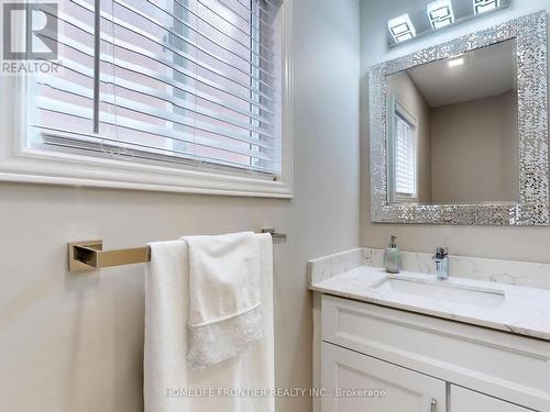 10 Delattaye Avenue, Aurora, ON - Indoor Photo Showing Bathroom