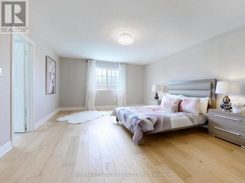 10 Delattaye Avenue, Aurora, ON - Indoor Photo Showing Bedroom