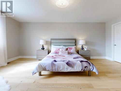 10 Delattaye Avenue, Aurora, ON - Indoor Photo Showing Bedroom