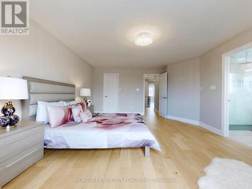 10 Delattaye Avenue, Aurora, ON - Indoor Photo Showing Bedroom