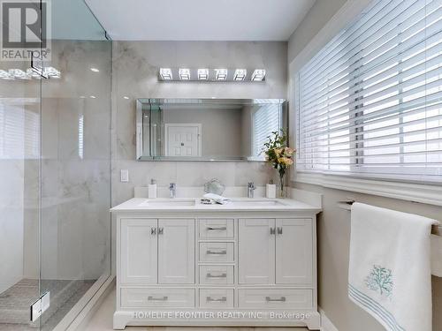 10 Delattaye Avenue, Aurora, ON - Indoor Photo Showing Bathroom