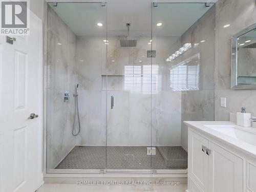 10 Delattaye Avenue, Aurora, ON - Indoor Photo Showing Bathroom