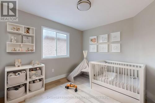 10 Delattaye Avenue, Aurora, ON - Indoor Photo Showing Bedroom