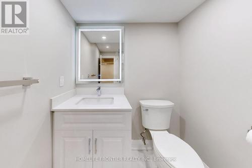 10 Delattaye Avenue, Aurora, ON - Indoor Photo Showing Bathroom