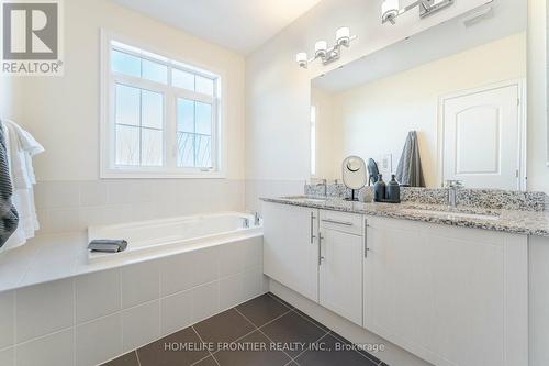 8 Ruffle Lane, Richmond Hill, ON - Indoor Photo Showing Bathroom