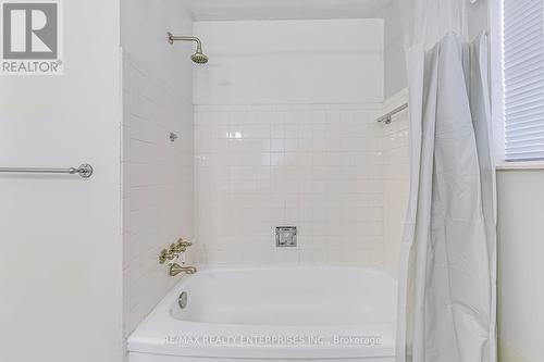 468 Anthony Drive, Oakville, ON - Indoor Photo Showing Bathroom