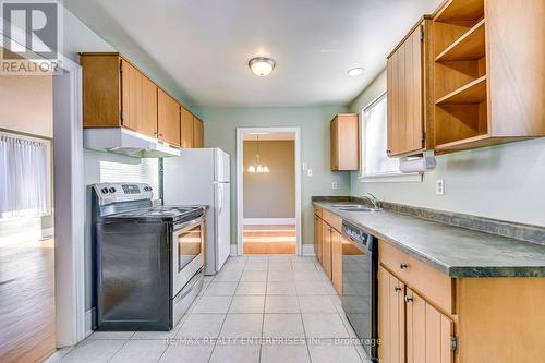 468 Anthony Drive, Oakville, ON - Indoor Photo Showing Kitchen With Double Sink