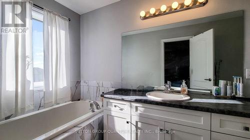 33 Fairgrounds Drive, Hamilton, ON - Indoor Photo Showing Bathroom