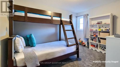 33 Fairgrounds Drive, Hamilton, ON - Indoor Photo Showing Bedroom