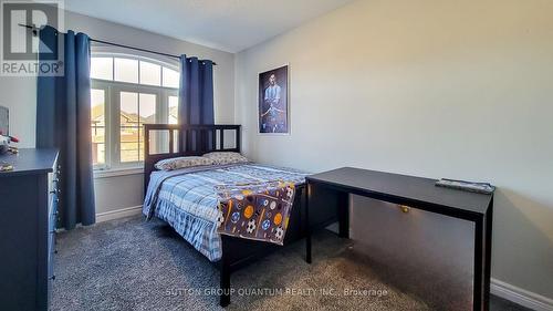 33 Fairgrounds Drive, Hamilton, ON - Indoor Photo Showing Bedroom