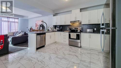 33 Fairgrounds Drive, Hamilton, ON - Indoor Photo Showing Kitchen With Stainless Steel Kitchen