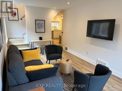 Upper - 179 Paradise Road N, Hamilton, ON - Indoor Photo Showing Living Room