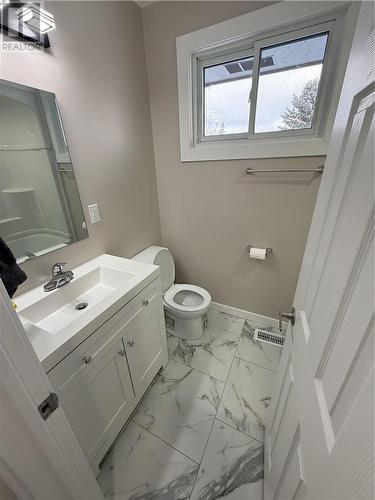 56 Joseph, North Bay, ON - Indoor Photo Showing Bathroom