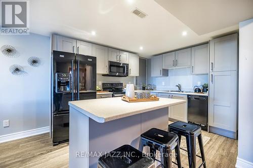 32 Parkins Drive, Ajax (Central), ON - Indoor Photo Showing Kitchen With Upgraded Kitchen