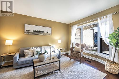 32 Parkins Drive, Ajax (Central), ON - Indoor Photo Showing Living Room