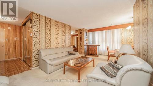 1601 - 3170 Kirwin Avenue, Mississauga (Cooksville), ON - Indoor Photo Showing Living Room