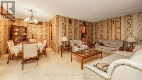 1601 - 3170 Kirwin Avenue, Mississauga (Cooksville), ON - Indoor Photo Showing Living Room