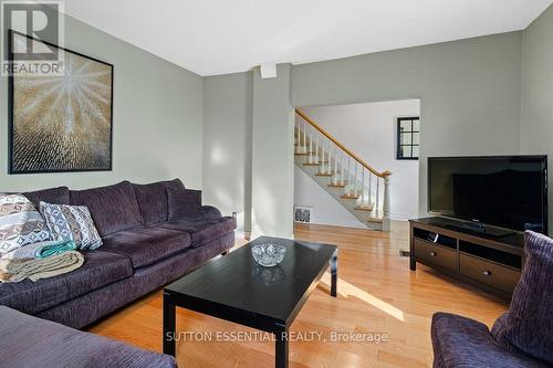 28 Byng Avenue, Brockville, ON - Indoor Photo Showing Living Room