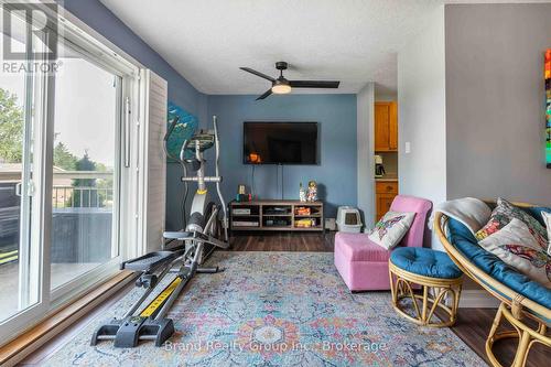 201 - 925 10Th Avenue E, Owen Sound, ON - Indoor Photo Showing Living Room