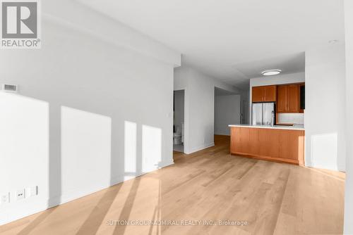 2904 - 60 Absolute Avenue, Mississauga, ON - Indoor Photo Showing Kitchen