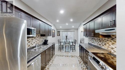 2798 Lindholm Crescent, Mississauga, ON - Indoor Photo Showing Kitchen With Double Sink