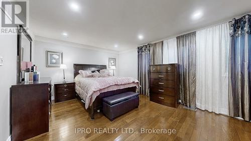 2798 Lindholm Crescent, Mississauga, ON - Indoor Photo Showing Bedroom