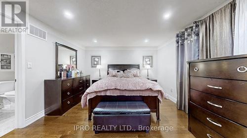 2798 Lindholm Crescent, Mississauga, ON - Indoor Photo Showing Bedroom