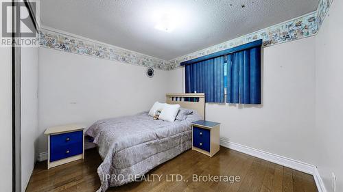 2798 Lindholm Crescent, Mississauga, ON - Indoor Photo Showing Bedroom