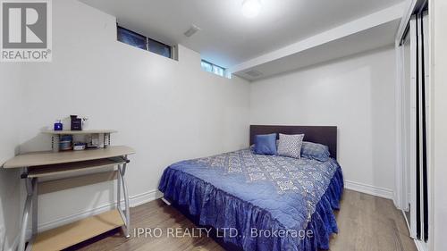 2798 Lindholm Crescent, Mississauga, ON - Indoor Photo Showing Bedroom