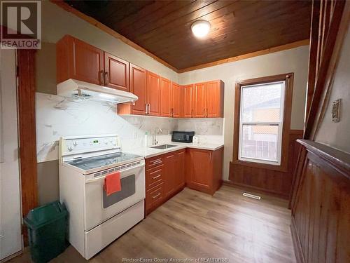 391 Josephine, Windsor, ON - Indoor Photo Showing Kitchen