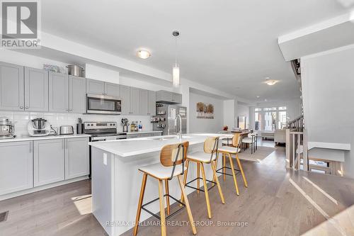 570 Halo, Ottawa, ON - Indoor Photo Showing Kitchen