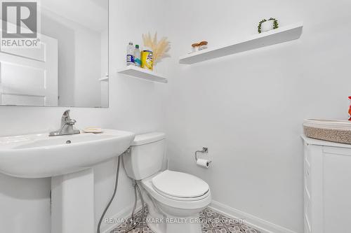 570 Halo, Ottawa, ON - Indoor Photo Showing Bathroom