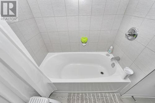 570 Halo, Ottawa, ON - Indoor Photo Showing Bathroom