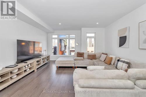 570 Halo, Ottawa, ON - Indoor Photo Showing Living Room