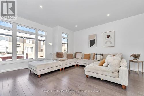 570 Halo, Ottawa, ON - Indoor Photo Showing Living Room