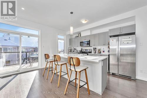 570 Halo, Ottawa, ON - Indoor Photo Showing Kitchen