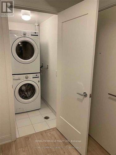 306 - 70 Annie Craig Drive, Toronto, ON - Indoor Photo Showing Laundry Room