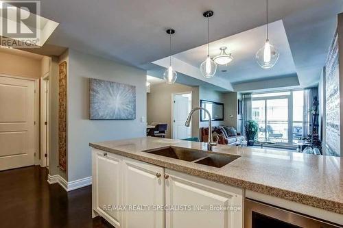 725 - 3500 Lakeshore Road, Oakville, ON - Indoor Photo Showing Kitchen With Double Sink